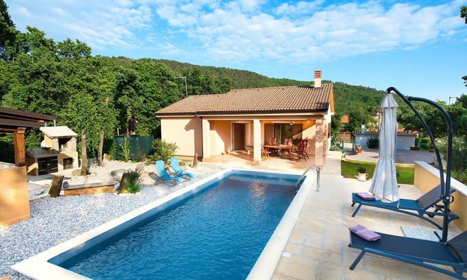 Ripenda Kras Villa | Eine Oase am Meer mit Privatem Pool und Bezauberndem Garten