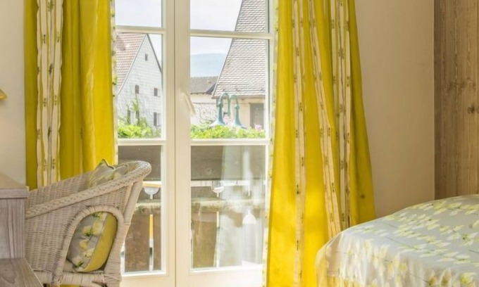 Kirchzarten Apartment | Einzelzimmer "Landhaus" mit Dusche und WC