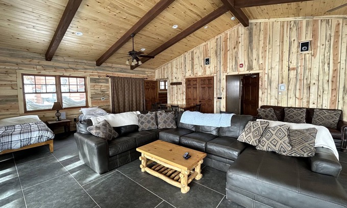 Paonia Cabin | Electric Mountain Lodge: Mtn Views, Restaurant, Bar, Events, Rentals | Bunkhouse