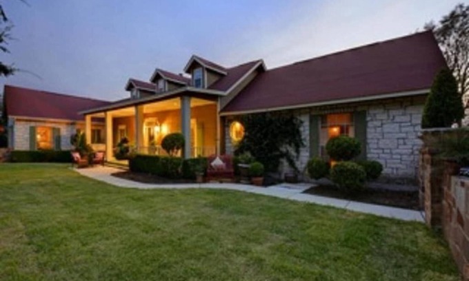 Kyle House | Elegance And Comfort With Our 4000 Sq Ft. Home On 5 Acres ~ Minutes From Austin