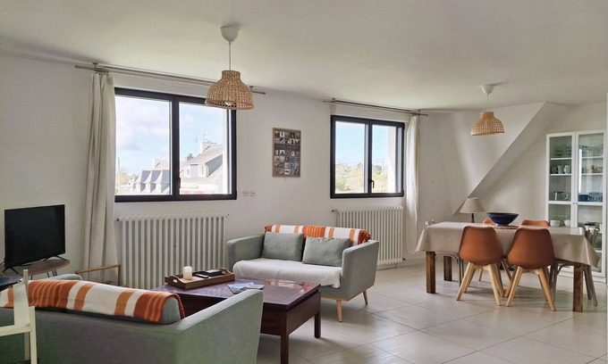 Crozon Apartment | Elegance on the bay, modern apartment with garden and sea view