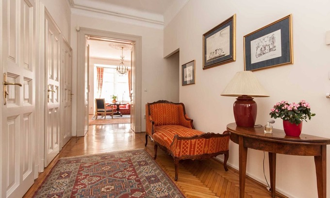 Lagymanyos Apartment | Elegance & Tradition - Budapest Historic Center Apartment - sleeps 6