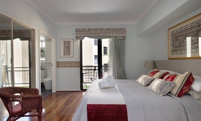Northbridge Apartment | Elegant 1st Floor Apt in CBD