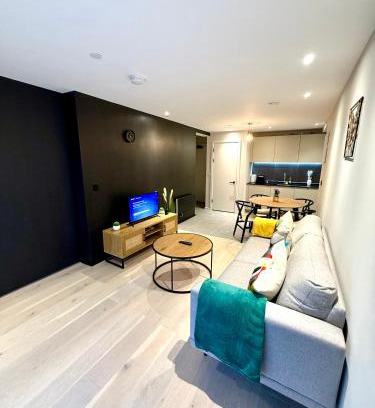 Manchester Apartment | Elegant 2-Bed 2-Bath Apt in Manchester with Balcony