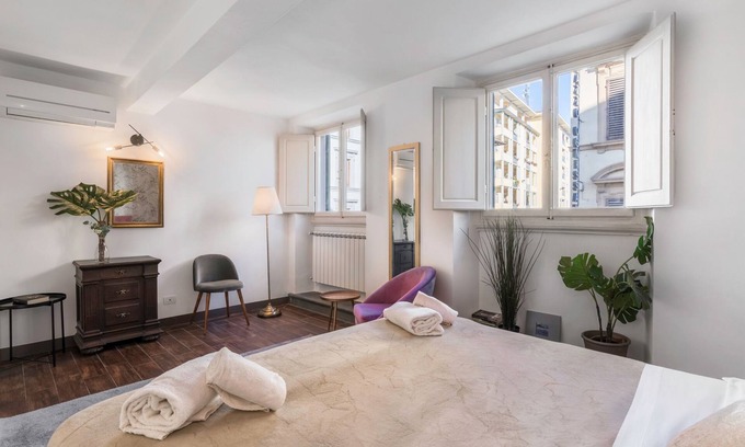 Santa Maria Novella Apartment | Elegant 3-Bedroom Apartment in the Historic Center