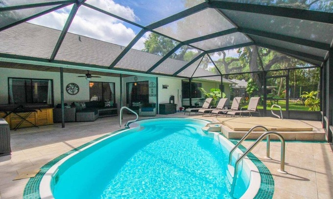 Palmetto House | Elegant 3 BR/2 BA Private Pool Home - Florida Oasis