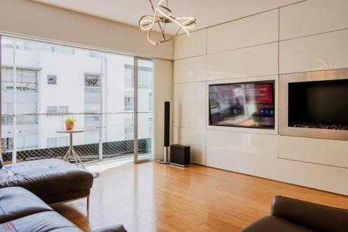 Armendariz Apartment | Elegant 3BR Balcony Oasis in Miraflores