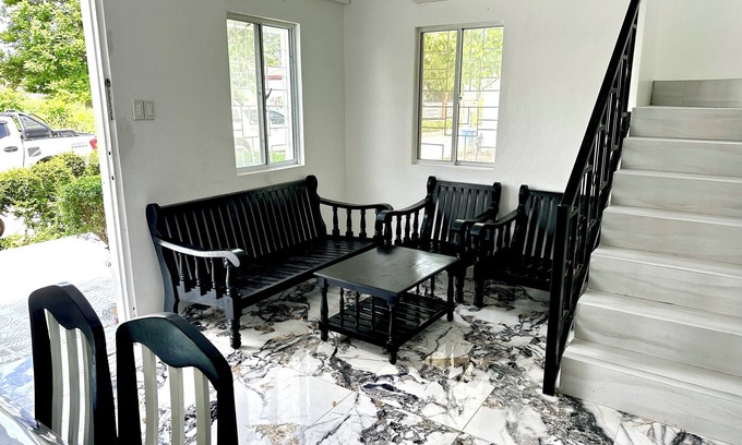Oton Villa | Elegant 4Br House near Clubhouse - Pool