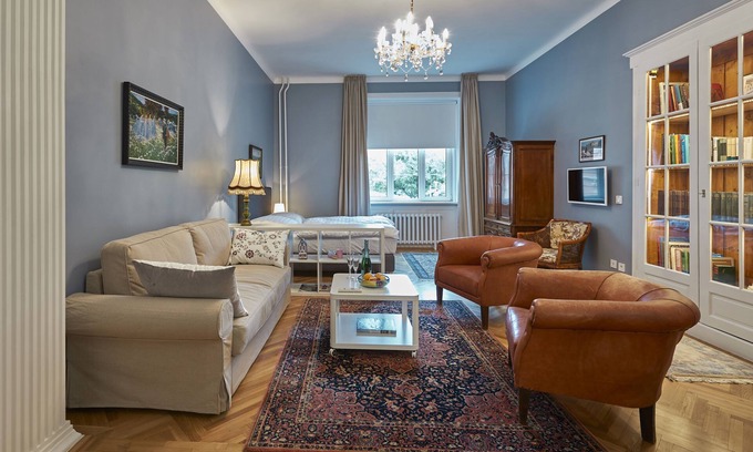 Taban Apartment | Elegant apartment, 5 minutes' walk from the castle