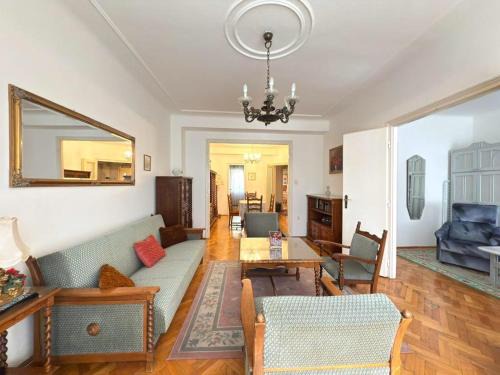 Lagymanyos Apartment | Elegant Apartment