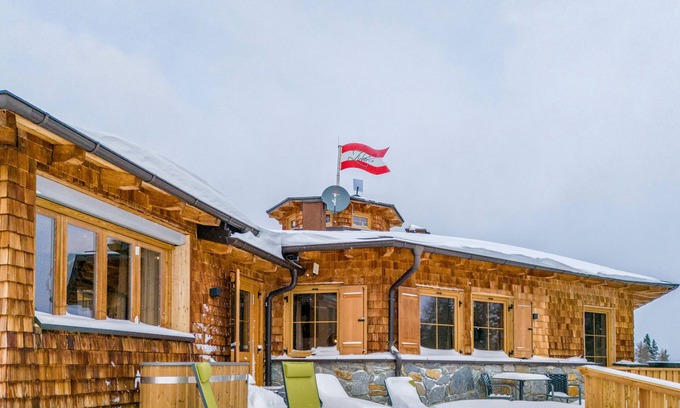 Weisspriach Apartment | Elegant apartment with sauna and ski-in/ski-out