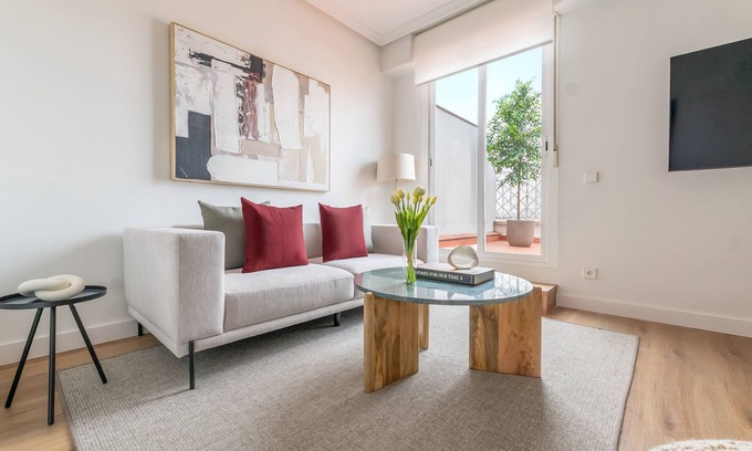 Prosperidad Apartment | Elegant apartment with large terrace