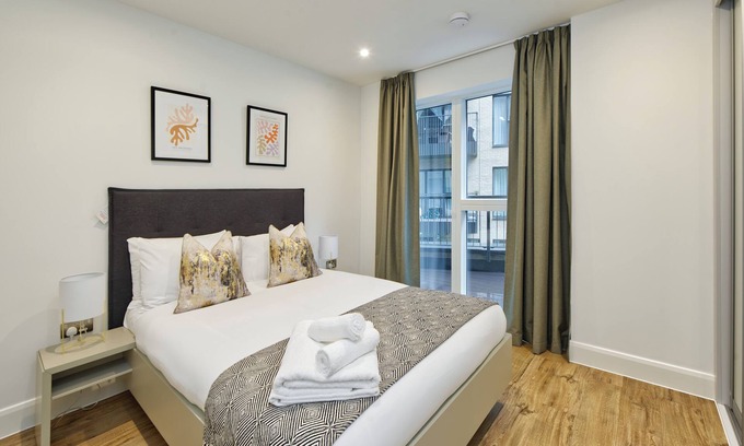 Whittington Apartment | Elegant Apartment with Private Terrace