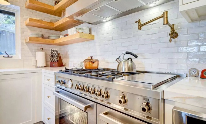 Upper Rockridge House | Elegant Bay Area Escape Oakland Hills Views, Chef's Kitchen, Claremont Hotel