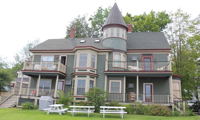 Wolfeboro Condo | Elegant condo on the water in downtown Wolfeboro
