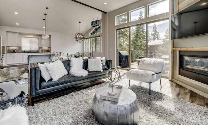Upper Kingsbury House | Elegant Luxury, Spacious Mountain Modern Tahoe Home (SL205)