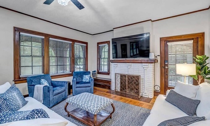 Riverside House | Elegant Mansion on Park in Historic Avondale