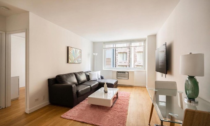 Lincoln Square Apartment | Elegant One Bed Apartment At Columbus
