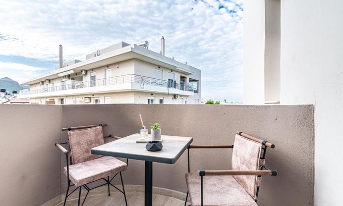 Agios Dimitrios Apartment | Elegant Suite 1 near the Beach