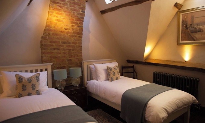 Towcester House | Elegant sumptuously decorated town house located in Towcester, Northamptonshire