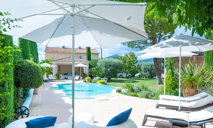 Les Mees Villa | Elegant villa in Les Mées with garden