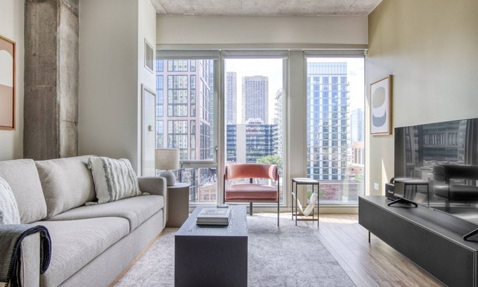 West Loop Gate Apartment | Elegant West Loop Studio w/Pool, Gym & Lounge, nr L, by Blueground