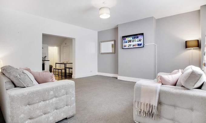 Ashington House | Elegantly 2-Bedroom in Ashington, Sleeps 3