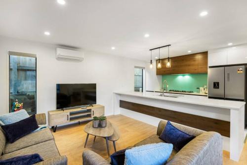Mount Roskill House | Element Edge Townhouse with Parking and Air-Con