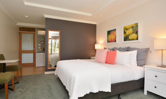 Pokolbin House | Elfin Hill Vineyard Accommodation
