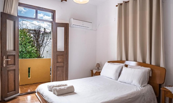 Mandraki Apartment | Elithas Central & Budget Stay
