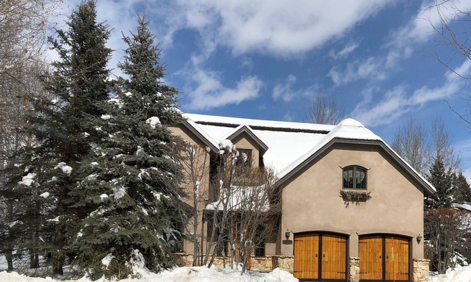 Sun Valley House | Elkhorn Entertainer! Large Luxury Home, Private Hot Tub, Billiards Room, WiFi AC