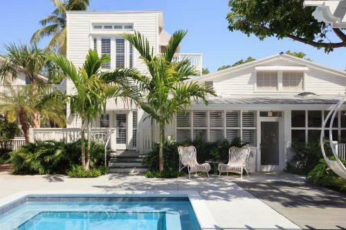 Downtown Hotel | Ella's Cottages - Key West Historic Inns