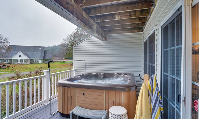 Ellicottville Apartment | Ellicottville Townhome w/Hot Tub ~ 2 Mi to Skiing