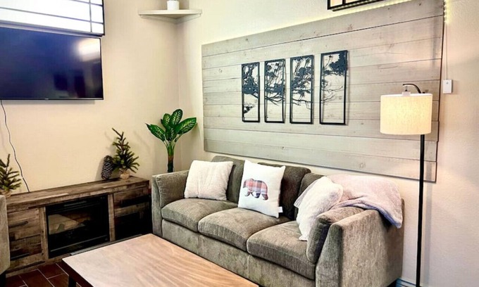 McCall Condo | ❄️ Ellie's Getaway - 2 bed+loft in ❤️ of McCall ⛄️