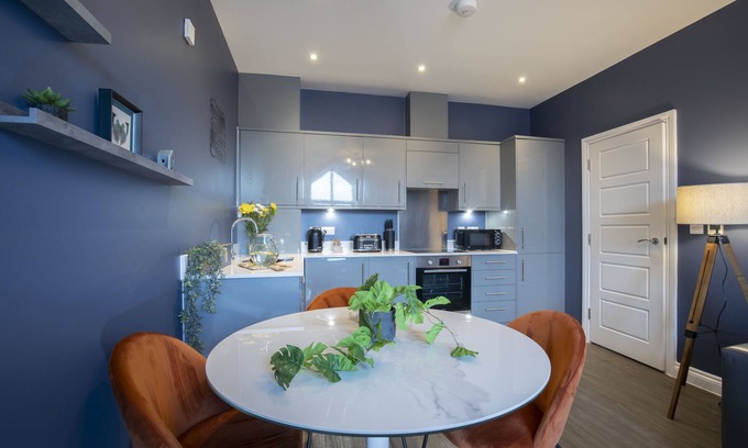 Gloucester Apartment | Elliot Oliver - Loft Style 2 Bedroom Apartment With Parking In The Docks