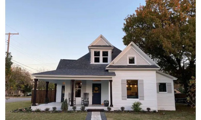 Waxahachie House | Ellis Historic Home -SAGU- 5min from Downtown Wax.