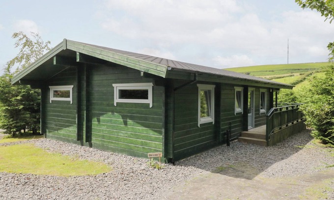 Newland Near Ulverston Cottage | ELM LODGE, with hot tub in Ulverston