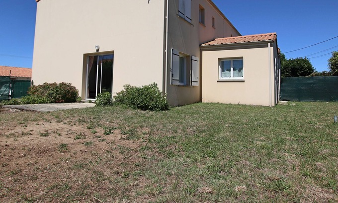 Le Gua House | Elma Stay, Location La Martel