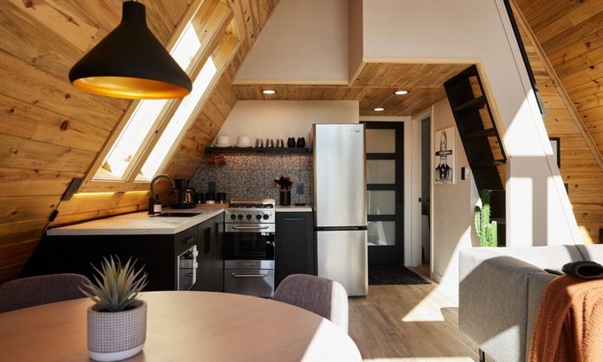 Florissant Cabin | Elwood's A-frame · Modern A-frame w/hot tub + view