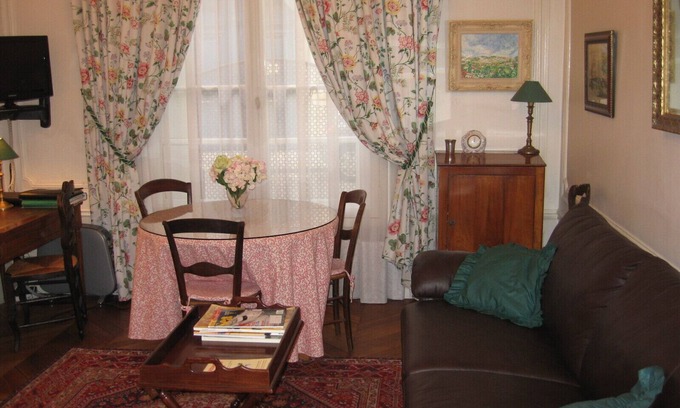 Madeleine Apartment | Elysees-Large, beautifully appointed air condit. studio-apartment sleeps 2 to 4
