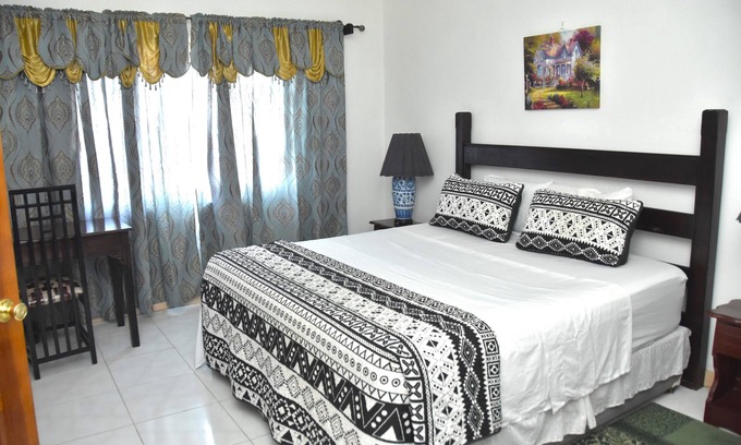 Jack's Hill Apartment | Embassy Deluxe Apartmentn