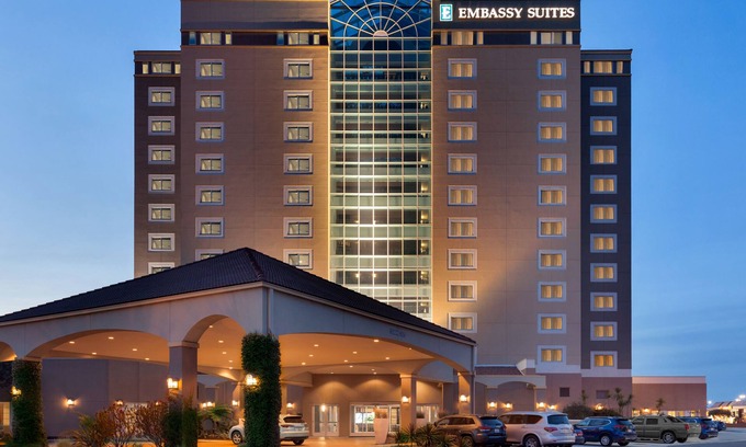 Seaside Hotel | Embassy Suites by Hilton Monterey Bay Seaside