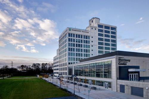 Downtown Hotel | Embassy Suites By Hilton Rockford Riverfront