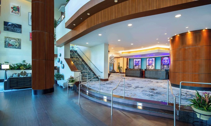 Houston Convention District Hotel | Embassy Suites Houston Downtown