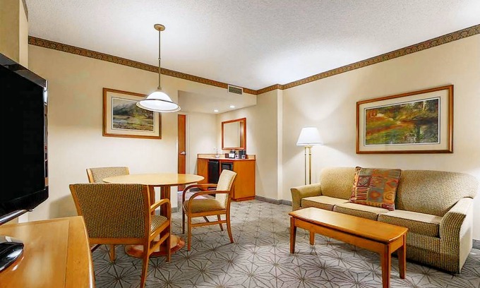 Portland Hotel | Embassy Suites by Hilton Portland Airport 2 Room Mountan View Suite-1 King Bed-Non-smoking