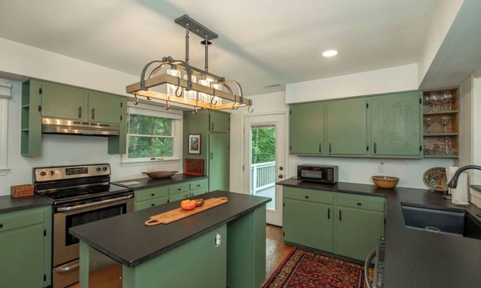 Cedar Mountain House | Emerald Lake-Private-Lakefront-Families-Sleeps 20