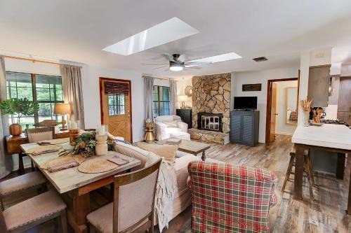 Shreveport House | Emerald Point Cabin
