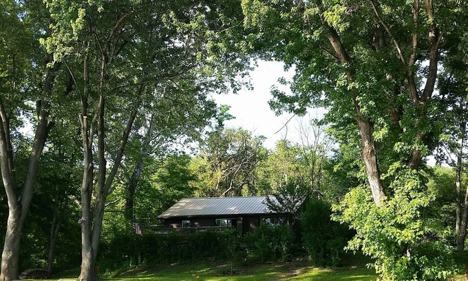 Huntingdon Cottage | Emmazing Grace Riverside Cottage-Military/First Responder Discount