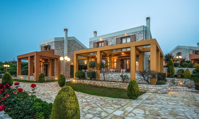 Kiparissia House | Enastron Villas