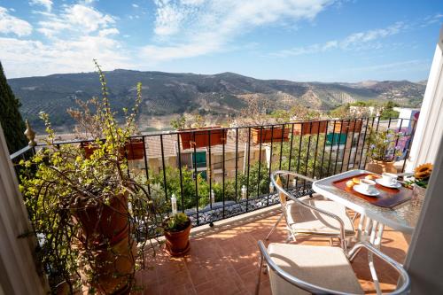 Iznajar Apartment | Encanto en Iznájar con terraza y vistas a la montaña